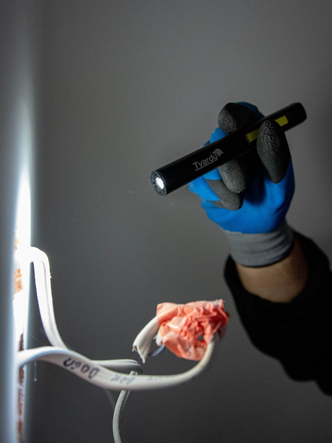 LAMPA LED COB CU LASER SI UV REINCARCABILA CU MAGNET 5W 800MAH 400 LUMENI