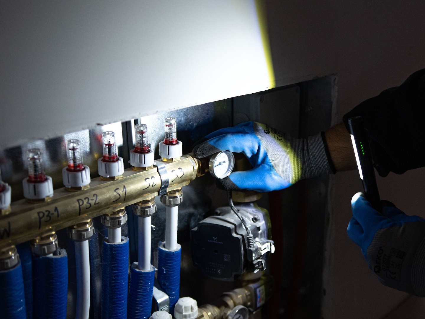 LAMPA LED COB CU LASER SI UV REINCARCABILA CU MAGNET 5W 800MAH 400 LUMENI