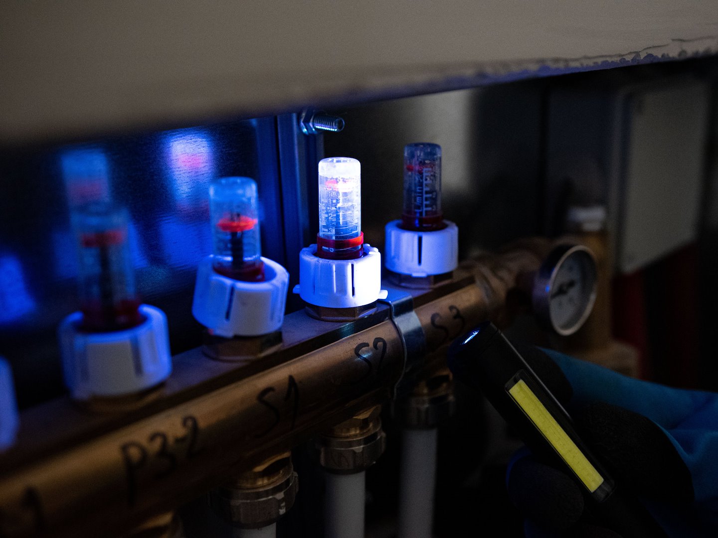 LAMPA LED COB CU LASER SI UV REINCARCABILA CU MAGNET 5W 800MAH 400 LUMENI