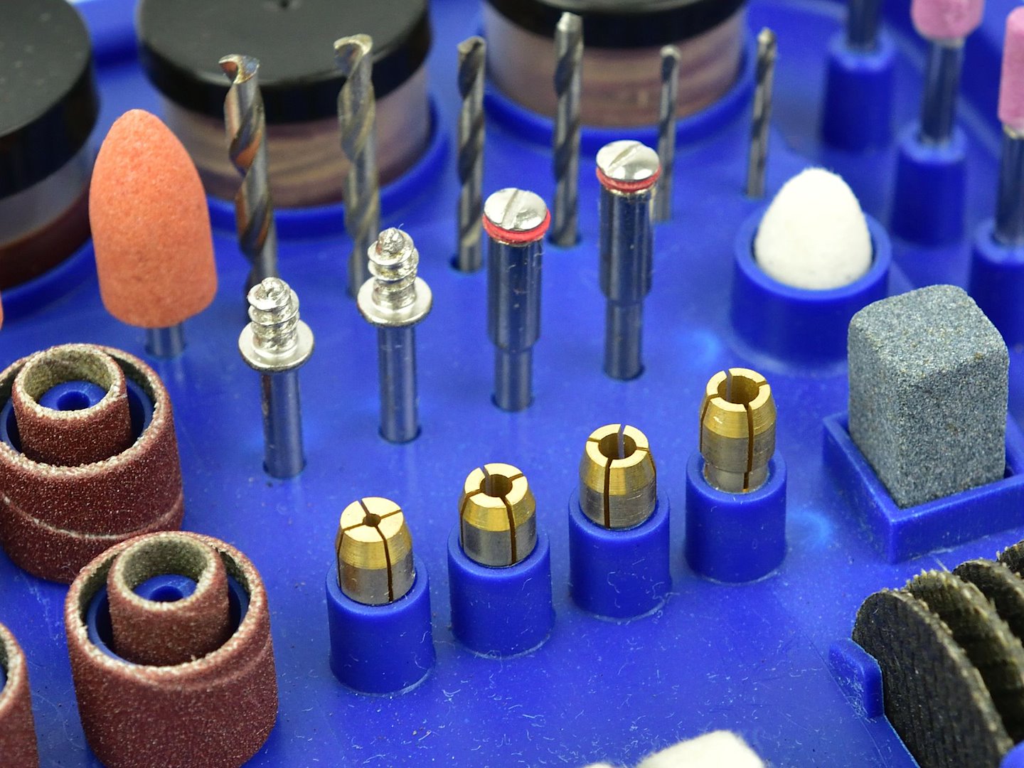 SET MINI POLIZOR CU ACCESORII 222 PIESE 220V GEKO