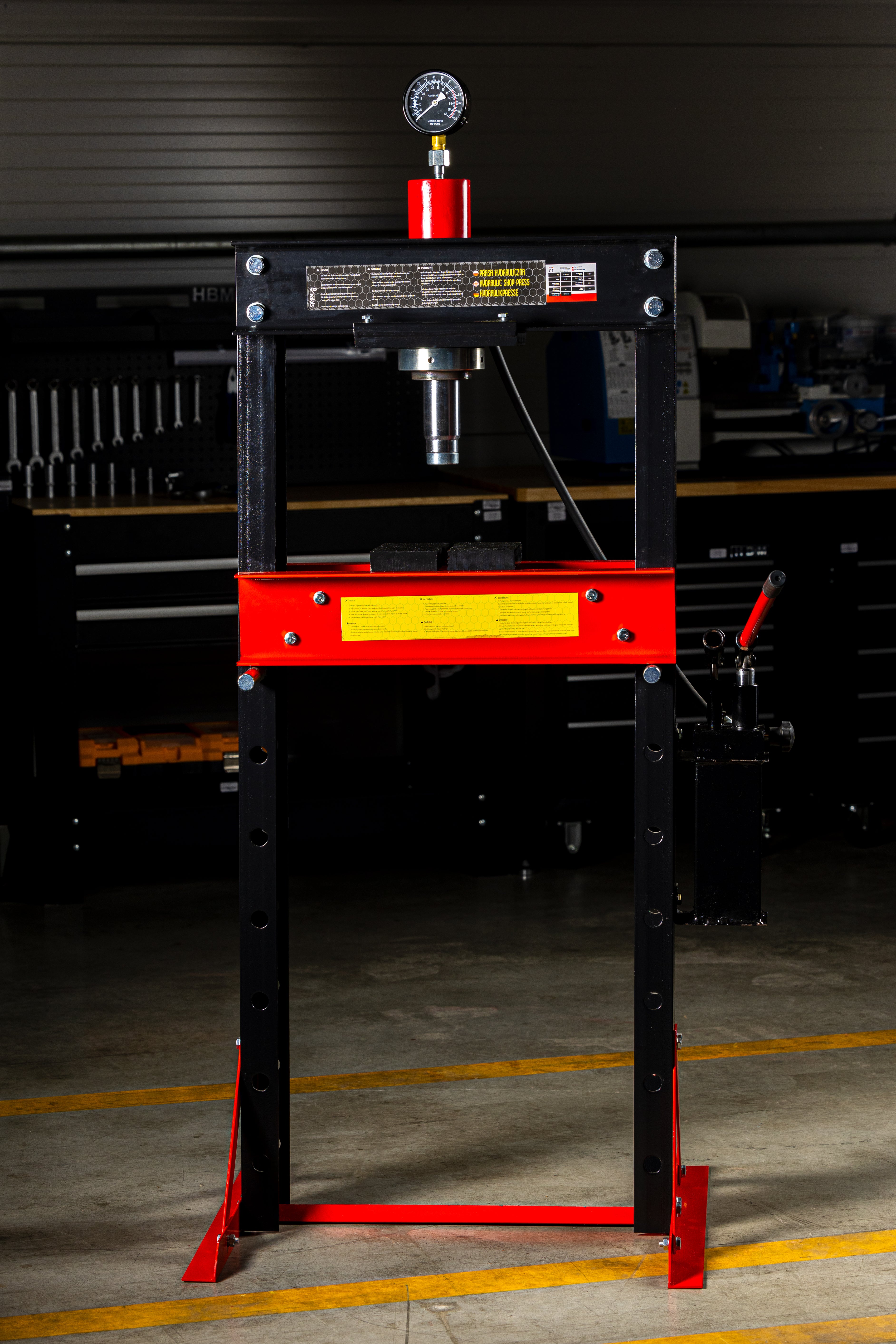 PRESA STAND HIDRAULICA 30T CU POMPA DUBLA  REDATS