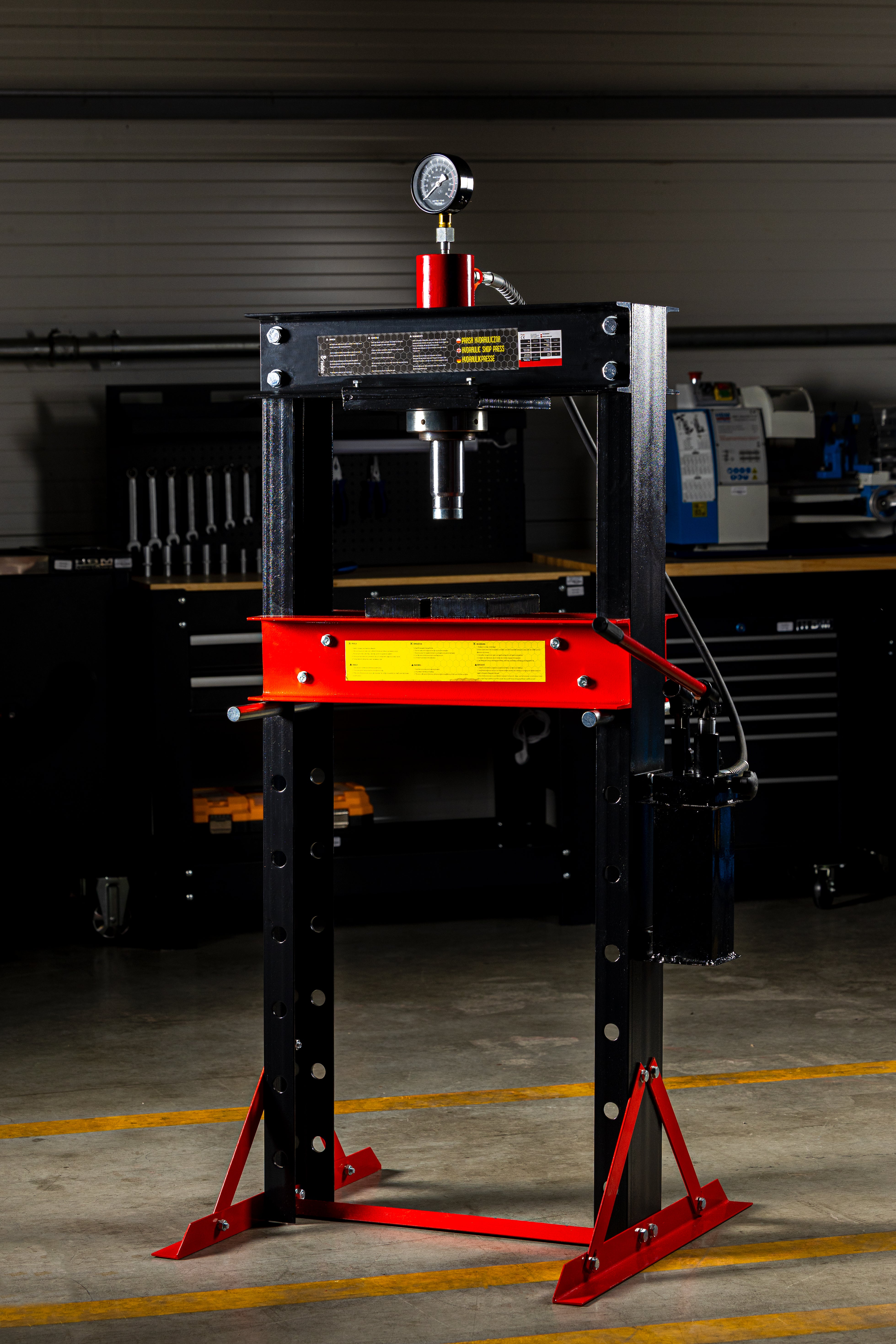 PRESA STAND HIDRAULICA 30T CU POMPA DUBLA  REDATS