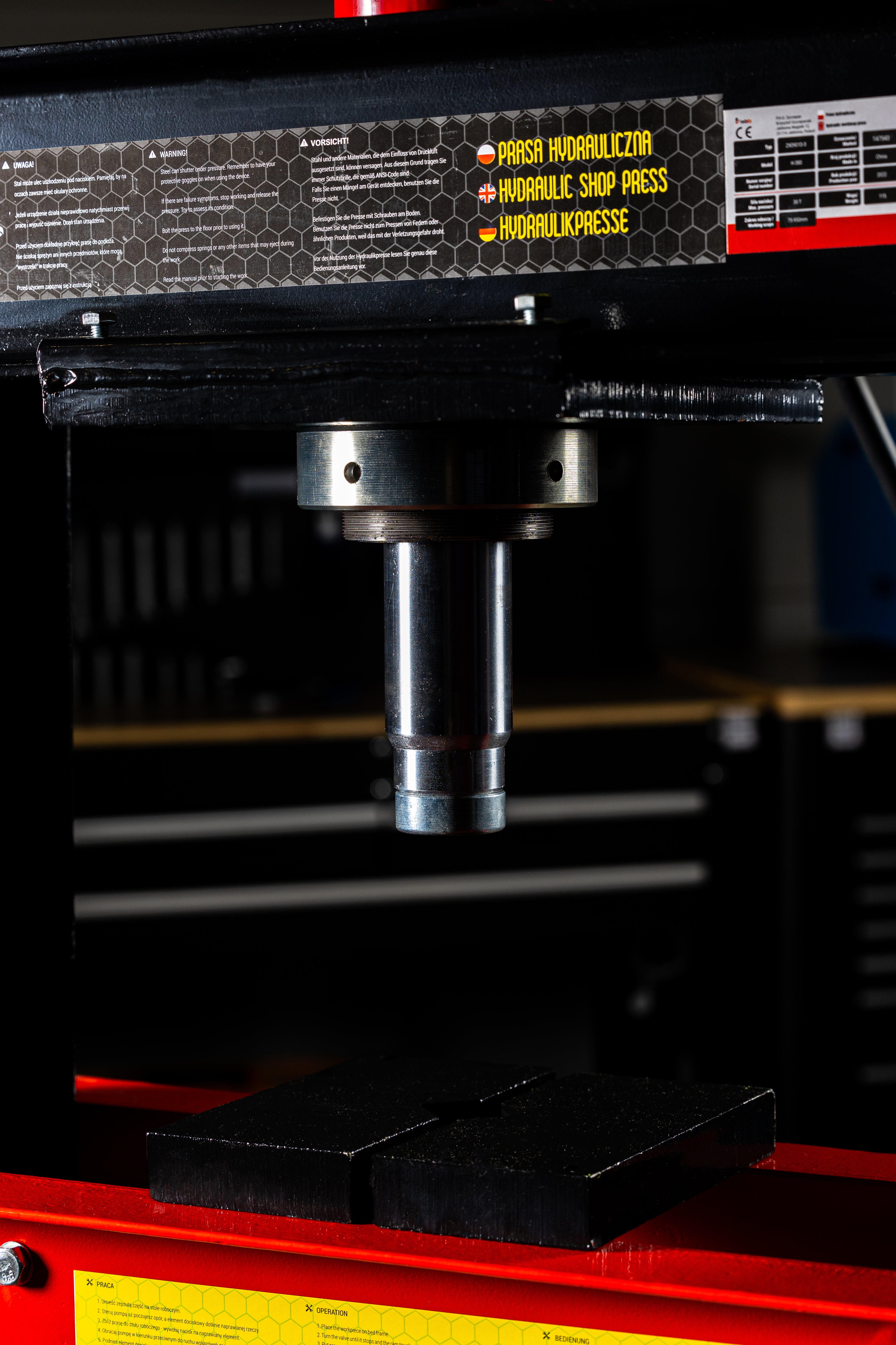 PRESA STAND HIDRAULICA 30T CU POMPA DUBLA  REDATS