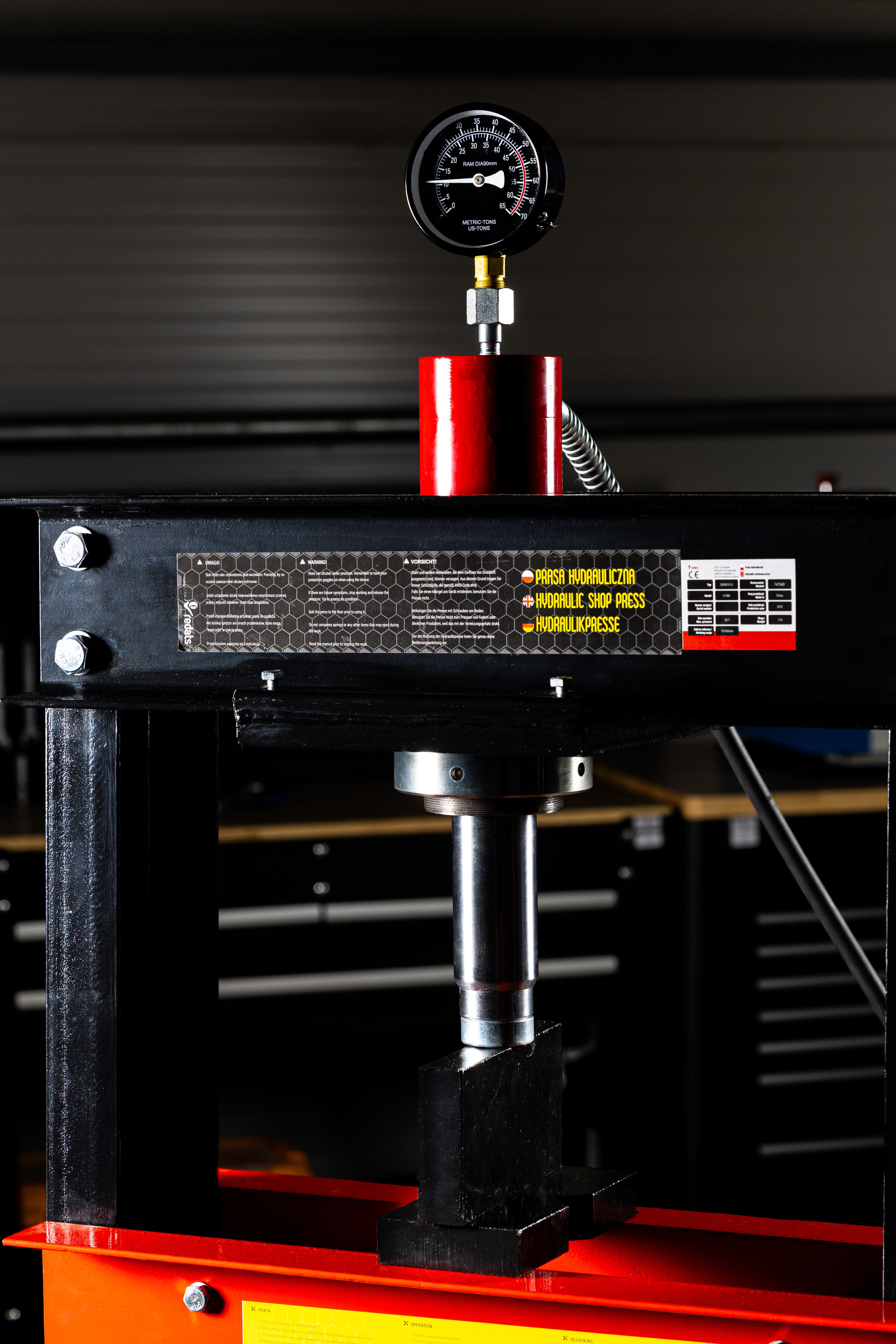 PRESA STAND HIDRAULICA 30T CU POMPA DUBLA  REDATS