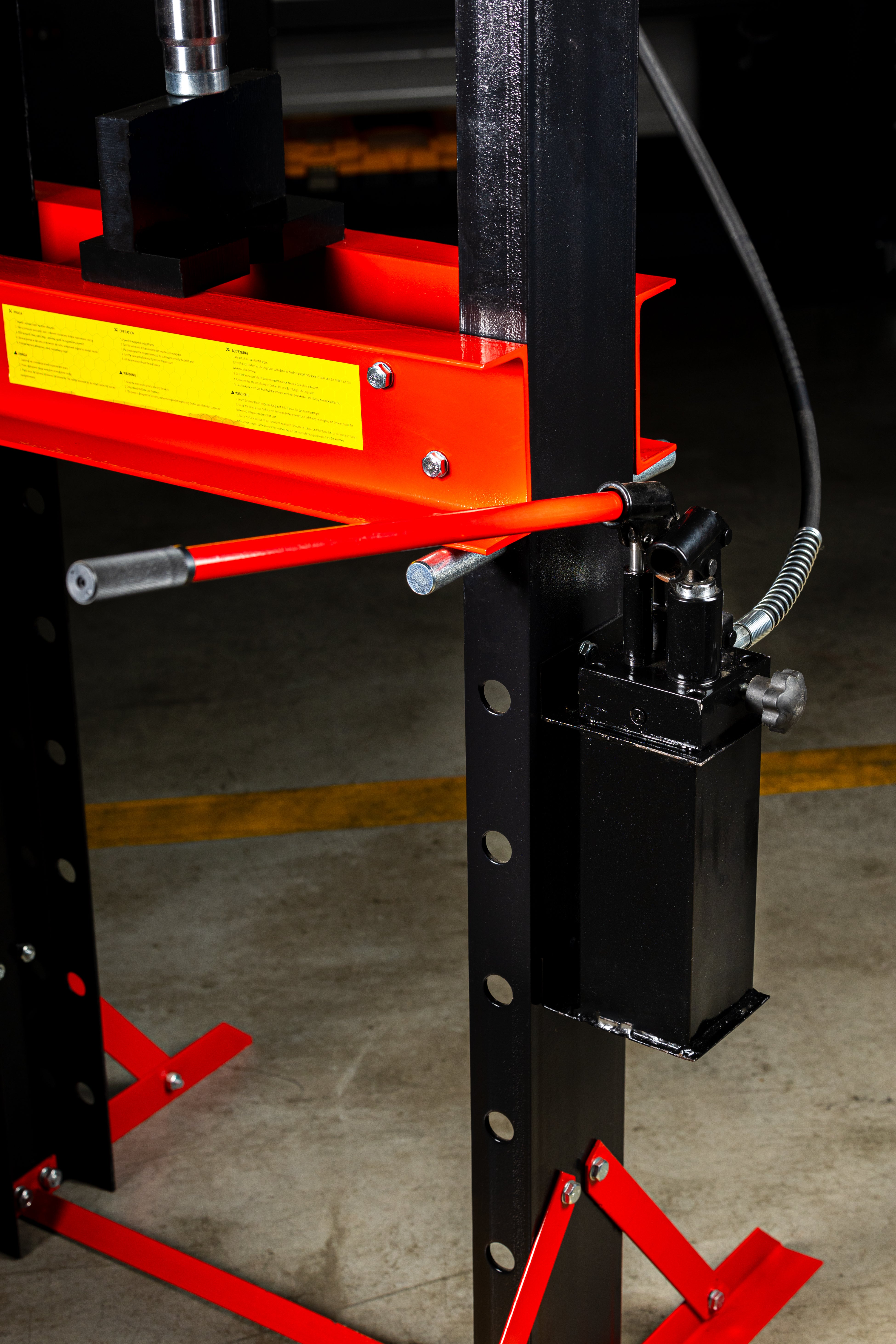 PRESA STAND HIDRAULICA 30T CU POMPA DUBLA  REDATS