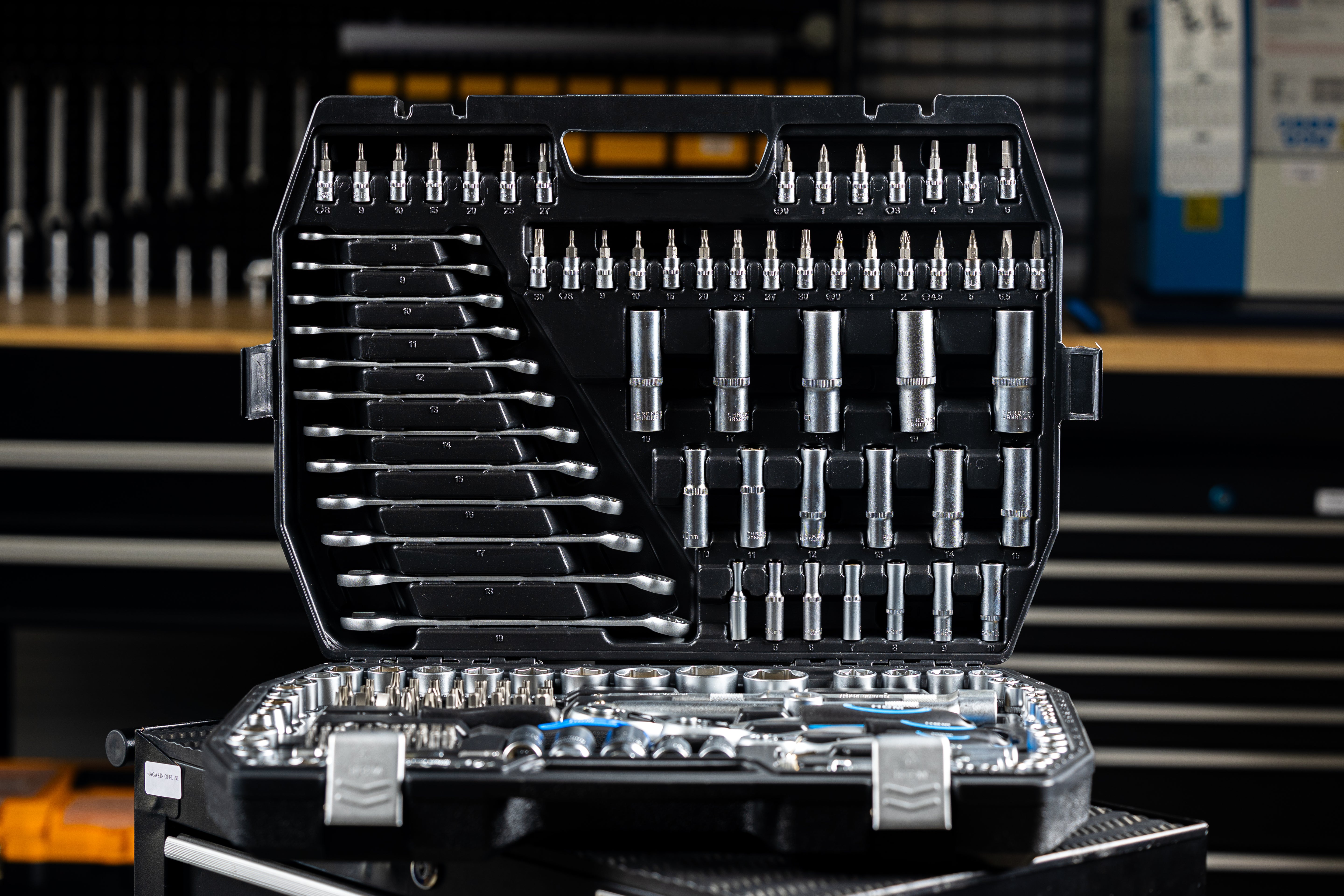 TRUSA DE SCULE PROFESIONALA CU TUBULARE SI CLICHETI 1/2 3/8 1/4 216 PIESE HBM OLANDA