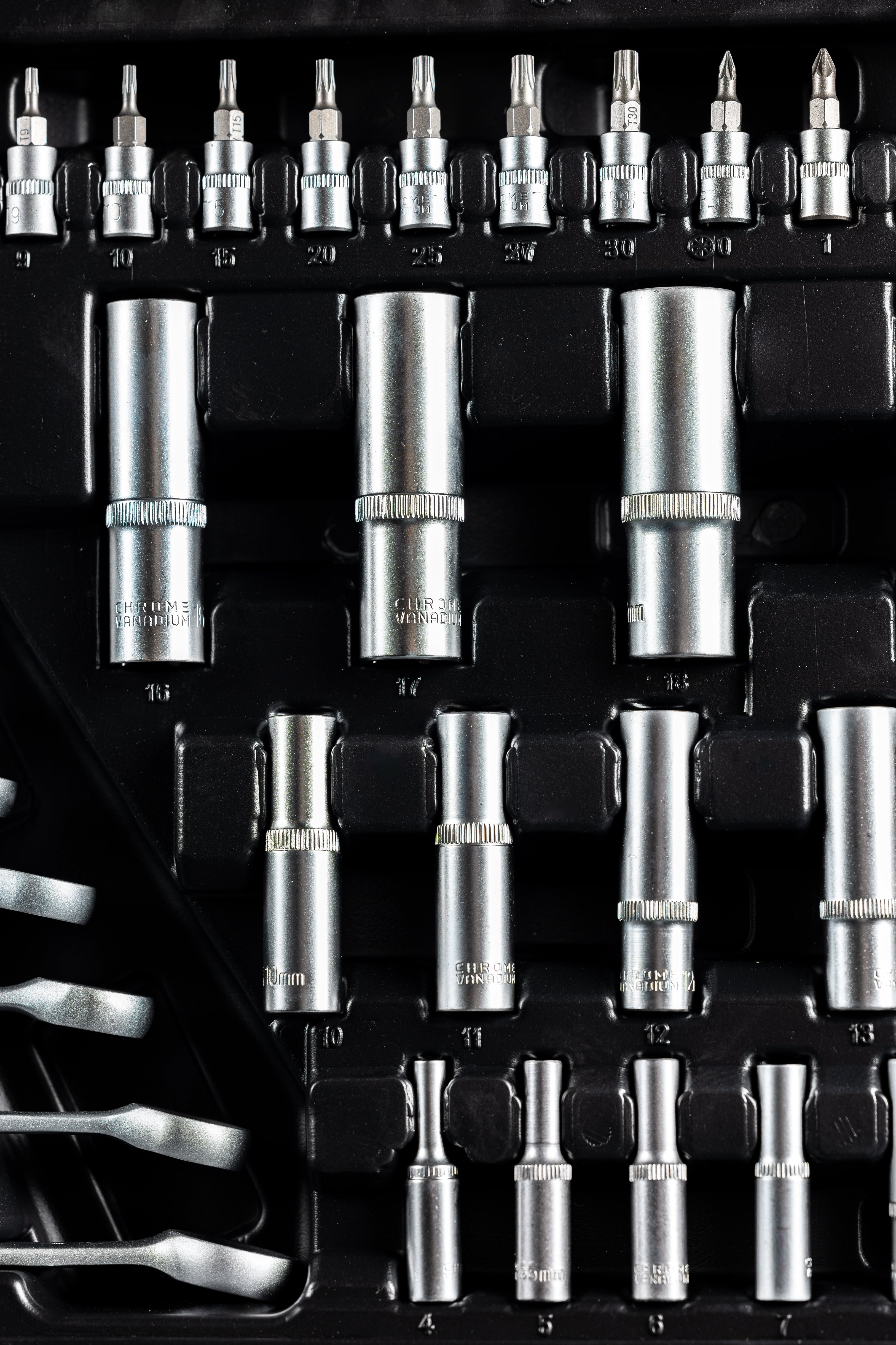 TRUSA DE SCULE PROFESIONALA CU TUBULARE SI CLICHETI 1/2 3/8 1/4 216 PIESE HBM OLANDA