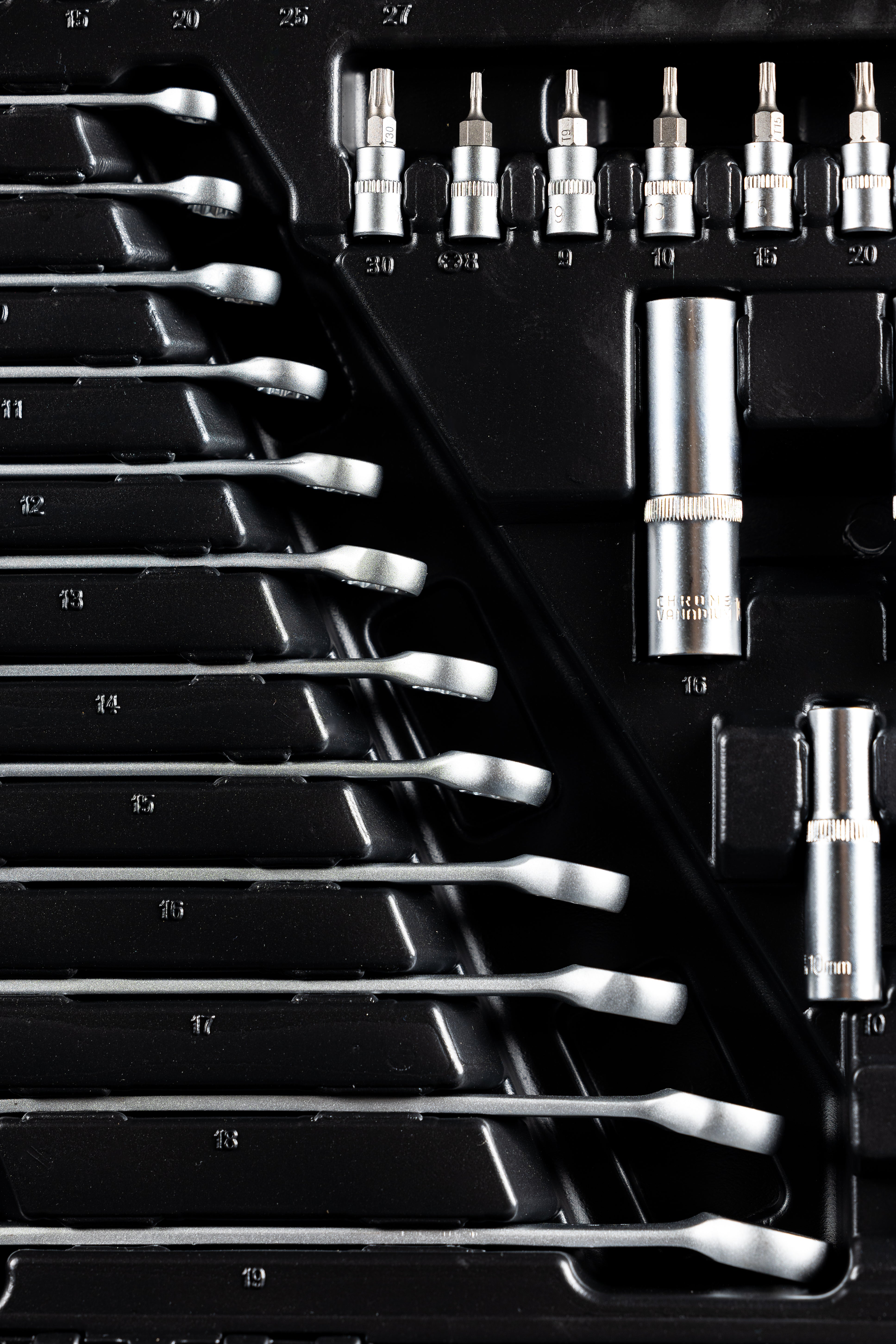 TRUSA DE SCULE PROFESIONALA CU TUBULARE SI CLICHETI 1/2 3/8 1/4 216 PIESE HBM OLANDA