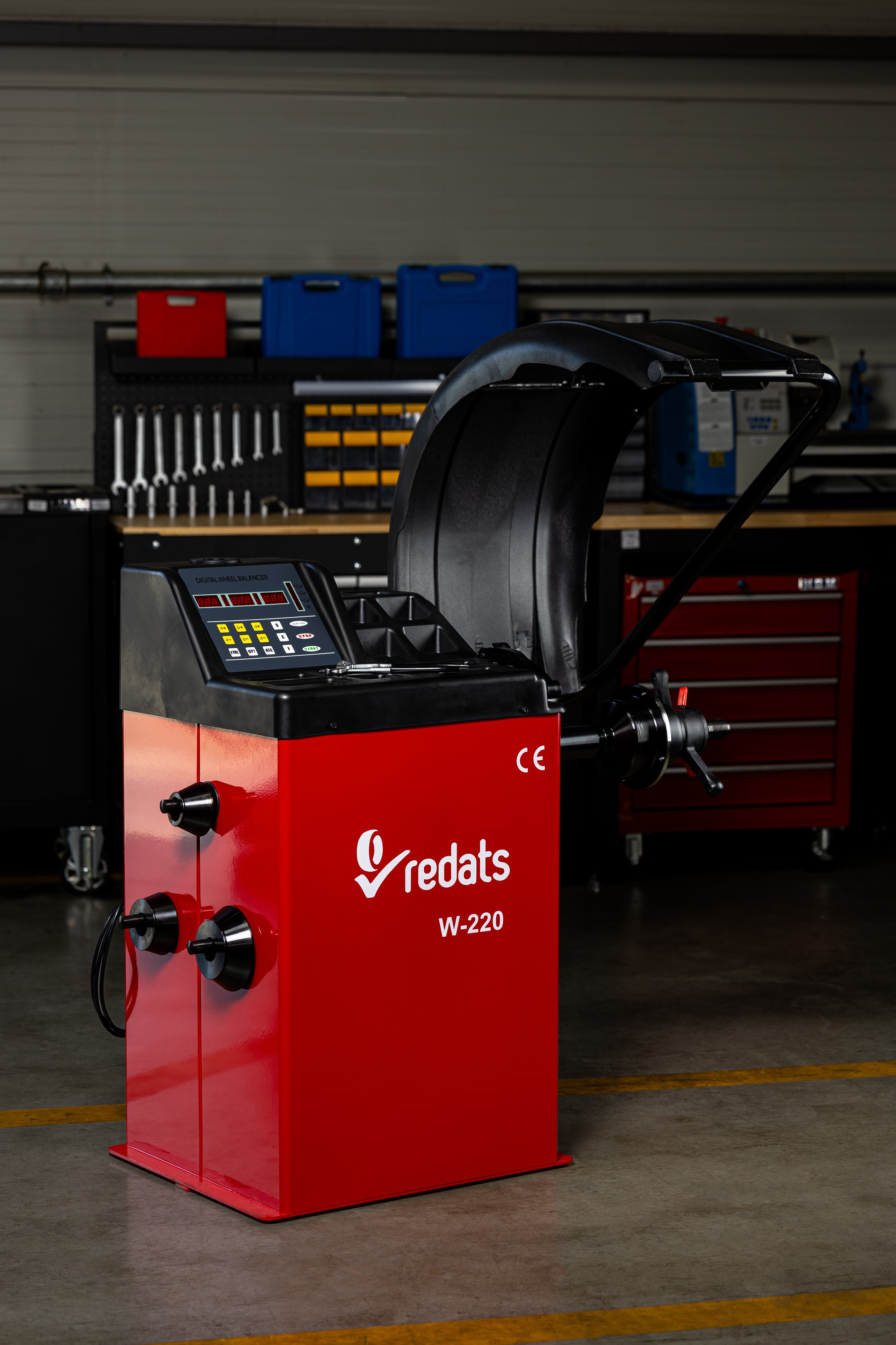 MASINA DE ECHILIBRAT AUTOMATA PENTRU ROTI AUTOTURISME 24" DISPLAY LED REDATS POLONIA