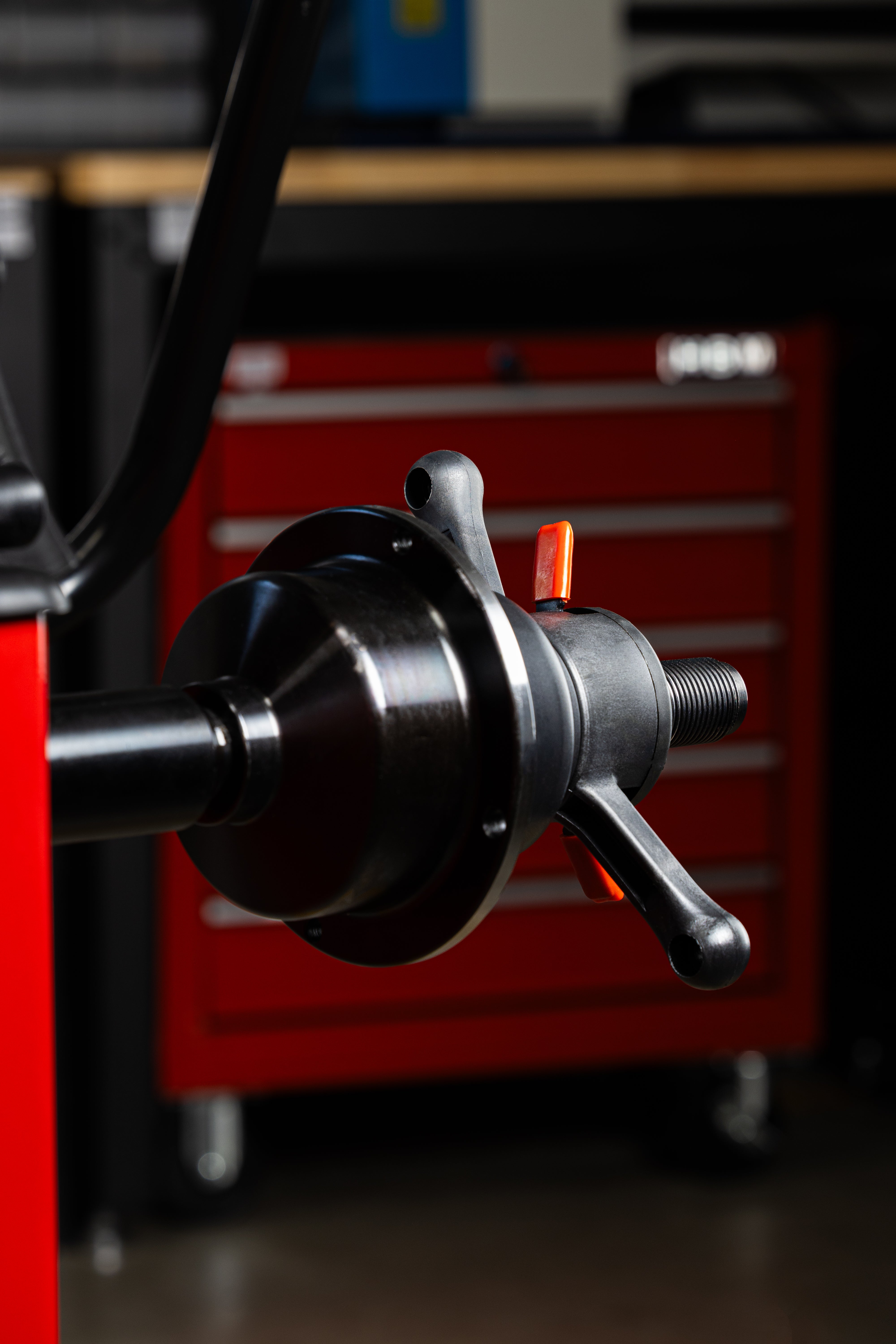 MASINA DE ECHILIBRAT AUTOMATA PENTRU ROTI AUTOTURISME 24" DISPLAY LED REDATS POLONIA