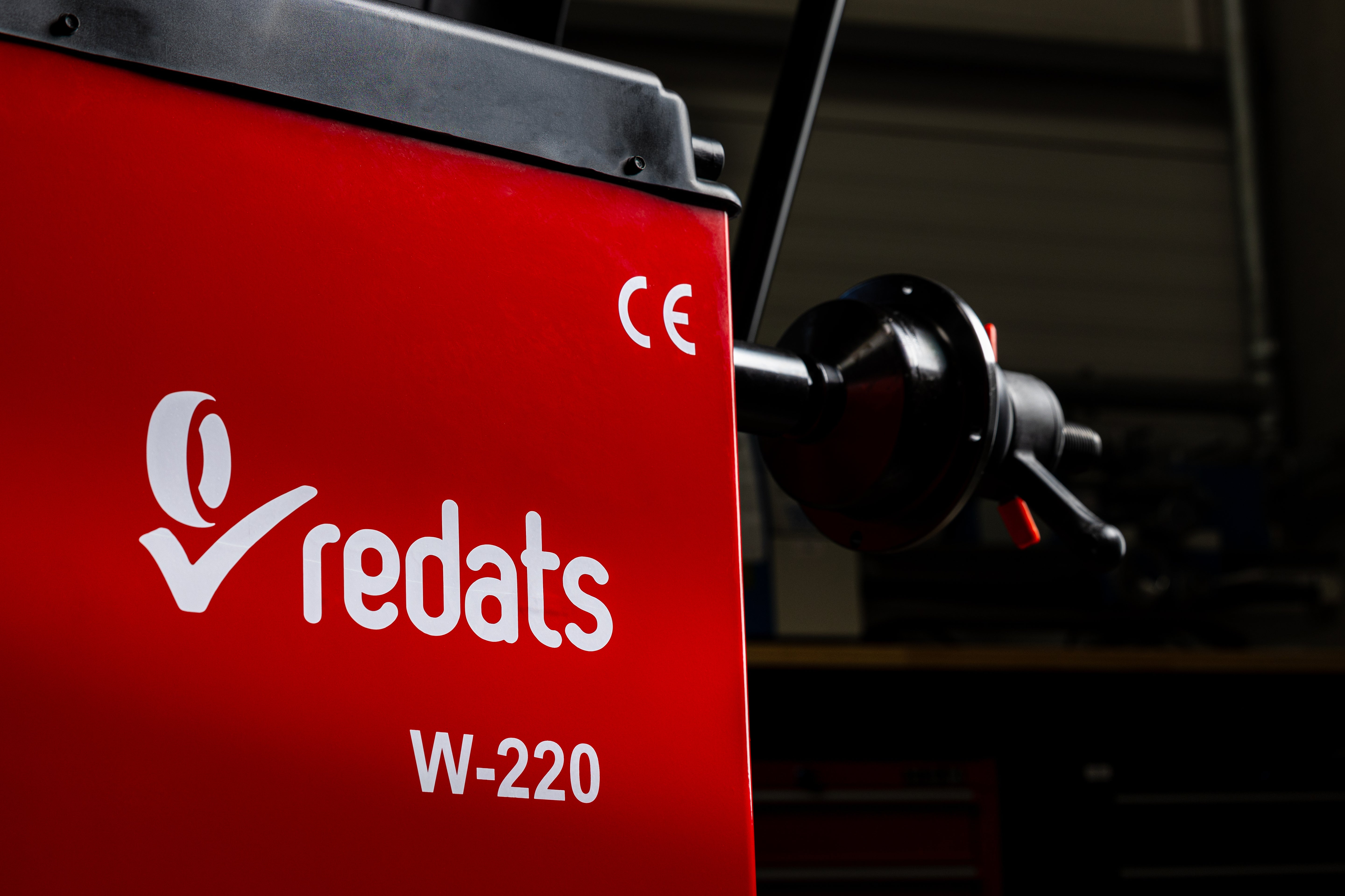 MASINA DE ECHILIBRAT AUTOMATA PENTRU ROTI AUTOTURISME 24" DISPLAY LED REDATS POLONIA