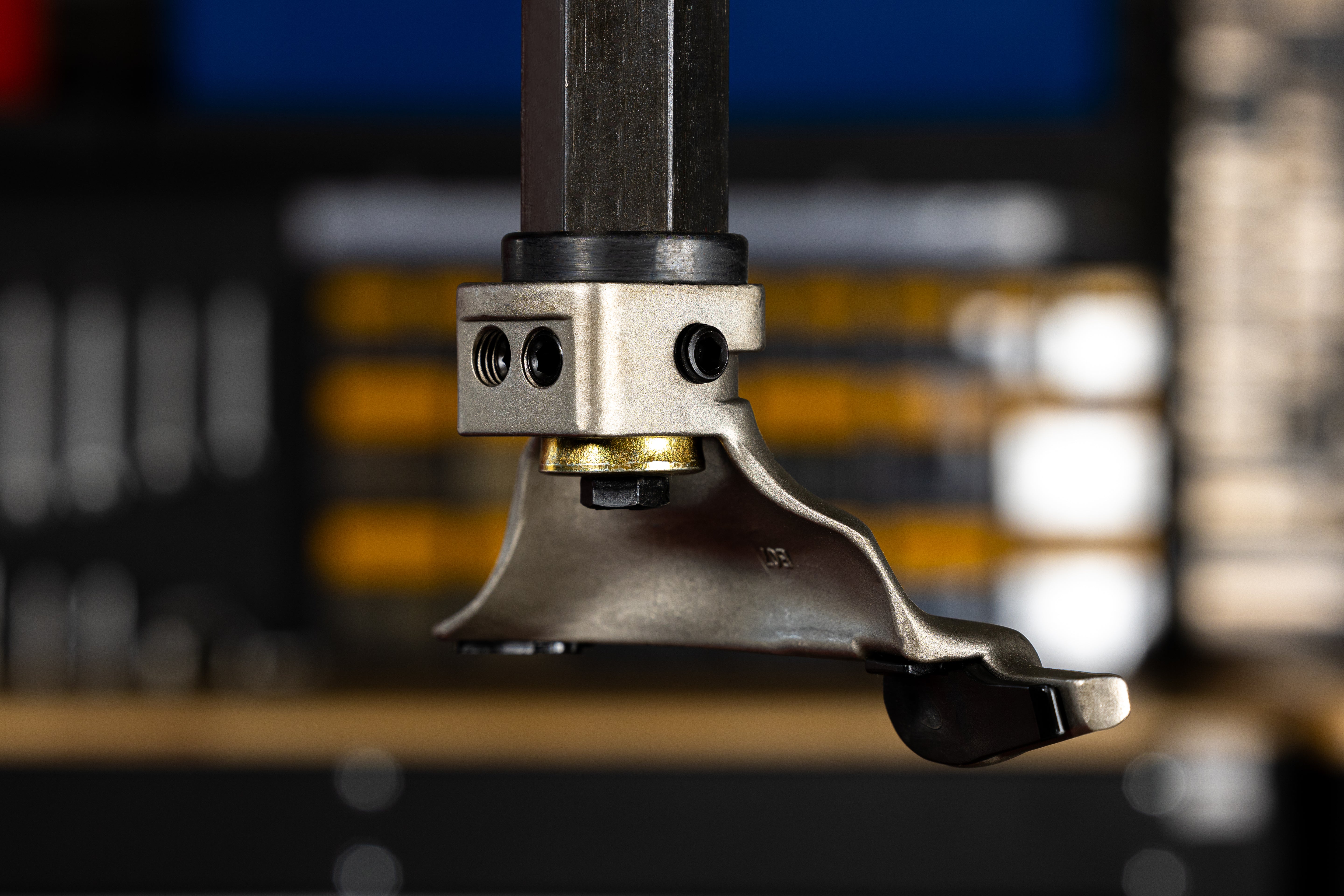 MASINA DEJANTAT SEMI-AUTOMATA ROTI AUTOTURISME 24'' 230V M-201 REDATS POLONIA