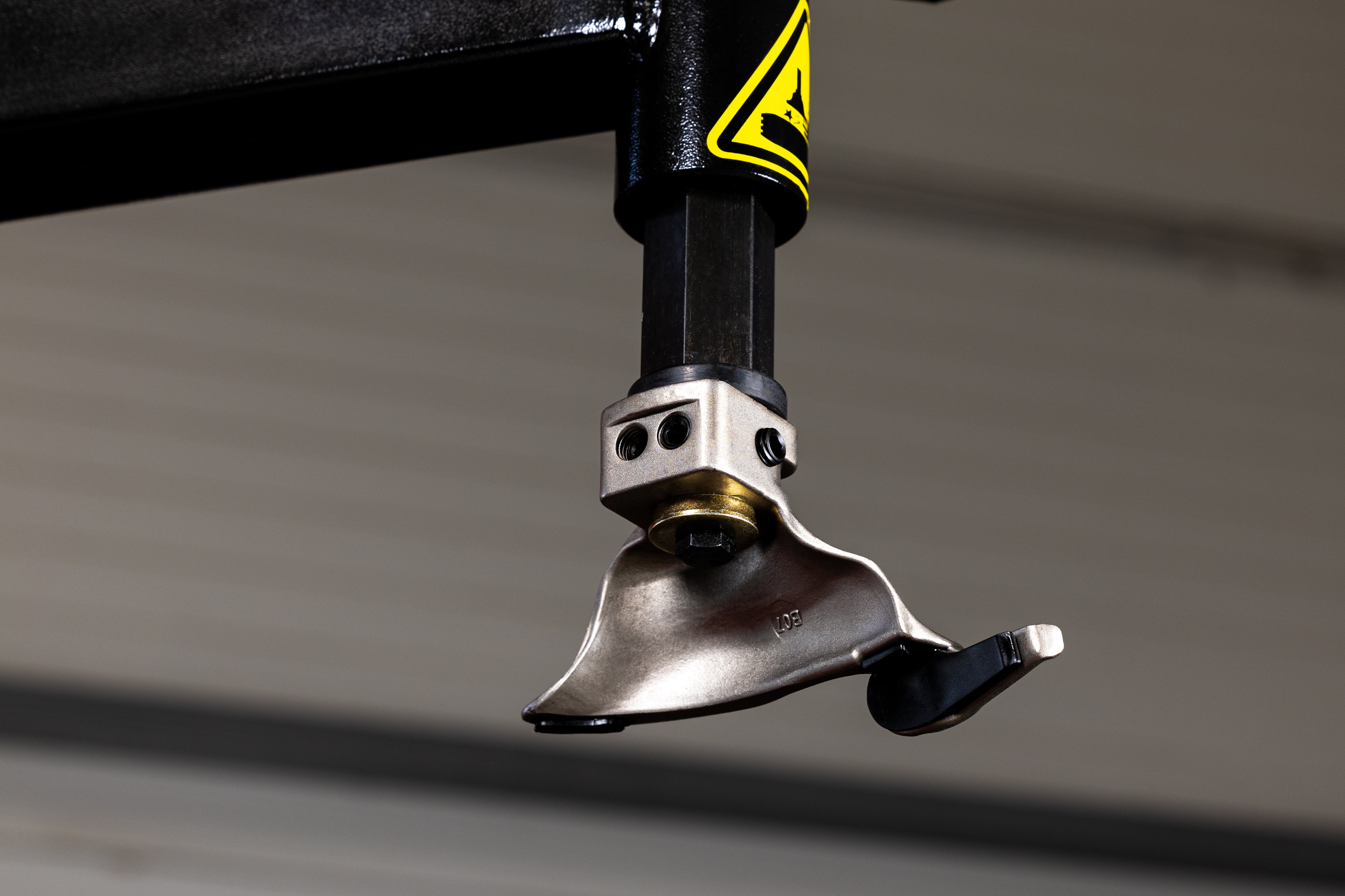 MASINA DEJANTAT SEMI-AUTOMATA ROTI AUTOTURISME 24'' 230V M-201 REDATS POLONIA