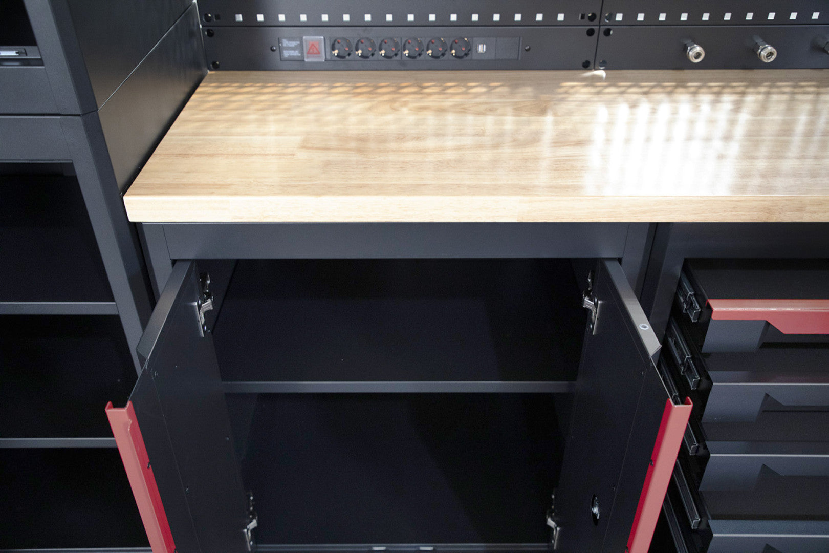 SET MOBILIER MODULAR METALIC PENTRU ATELIER 10 PIESE NEGRU/ROSU HBM