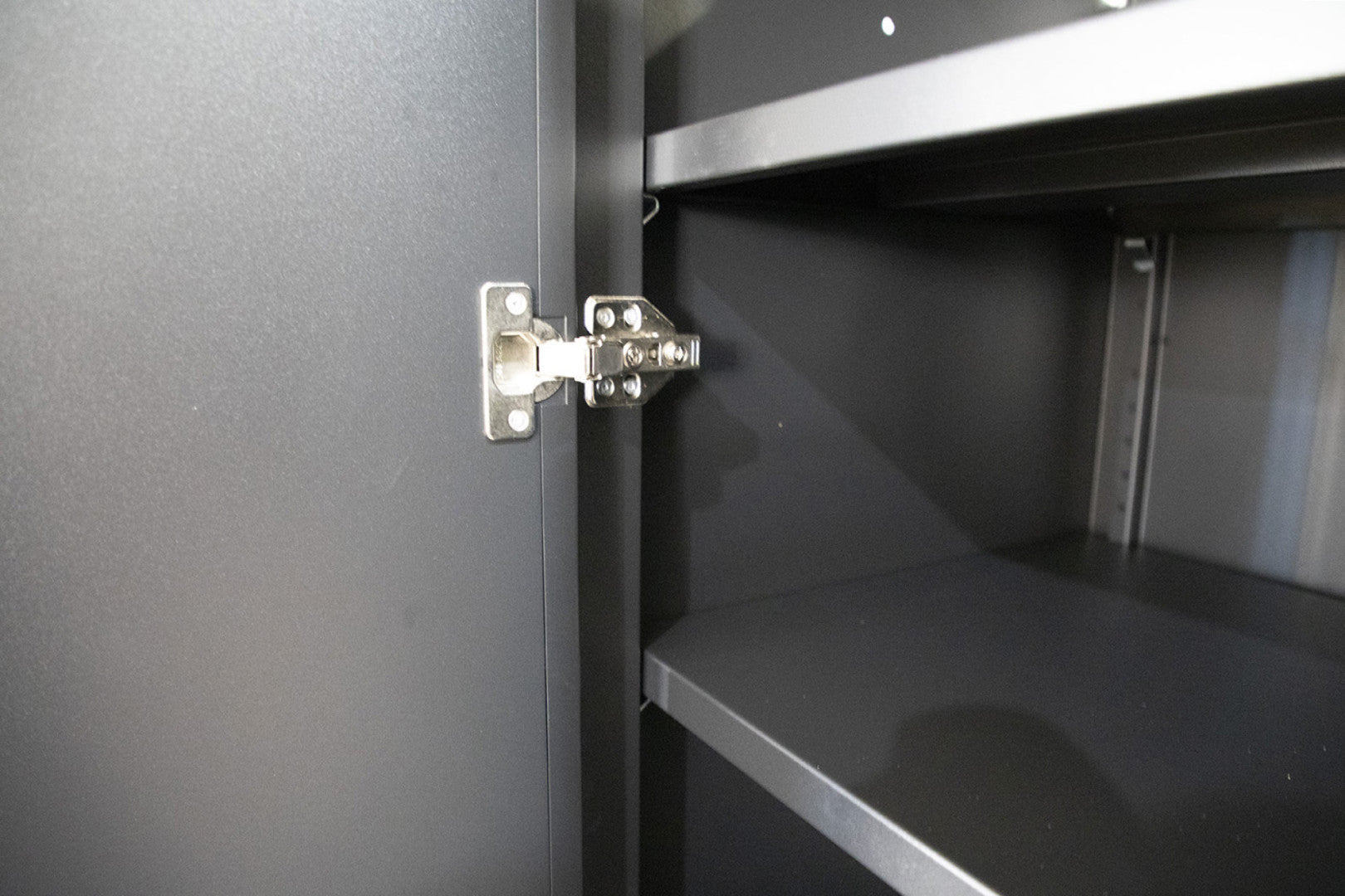 SET MOBILIER MODULAR METALIC PENTRU ATELIER 10 PIESE NEGRU/ROSU HBM