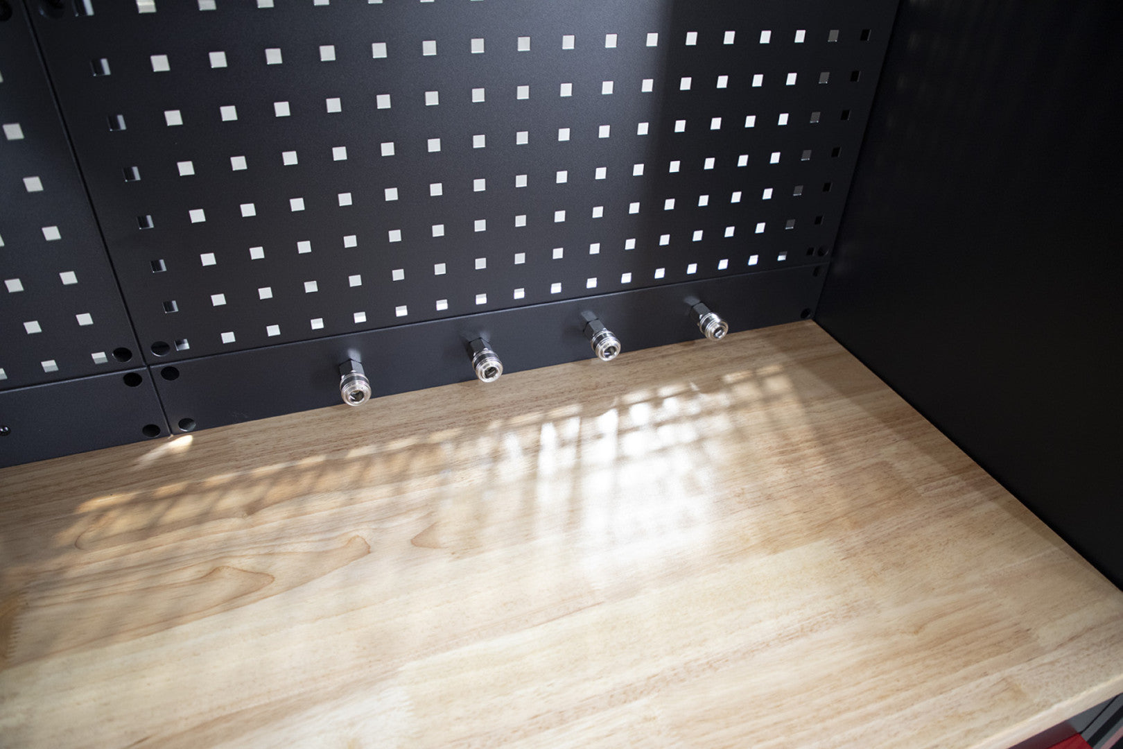 SET MOBILIER MODULAR METALIC PENTRU ATELIER 10 PIESE NEGRU/ROSU HBM