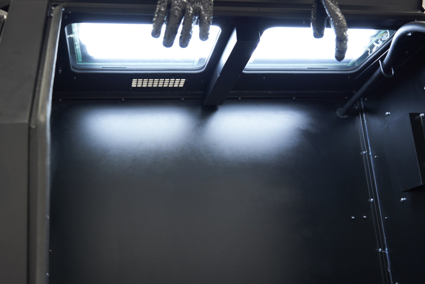 CABINA DE SABLAT CU VACUUM 2 ASPIRATOARE SBC 990