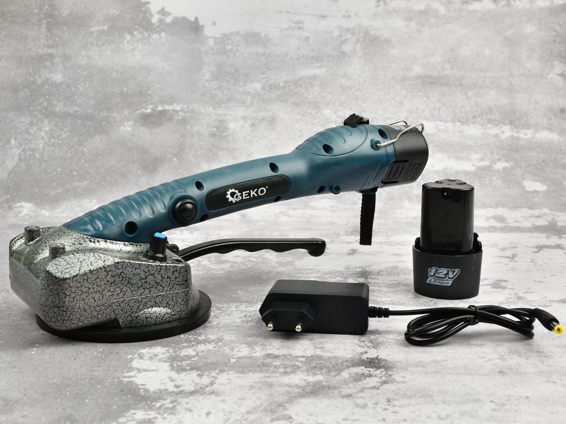 MASINA CU VENTUZA PENTRU NIVELARE PRIN VIBRATII A PLACILOR CERAMICE CU ACUMULATOR 1500mAh 12V