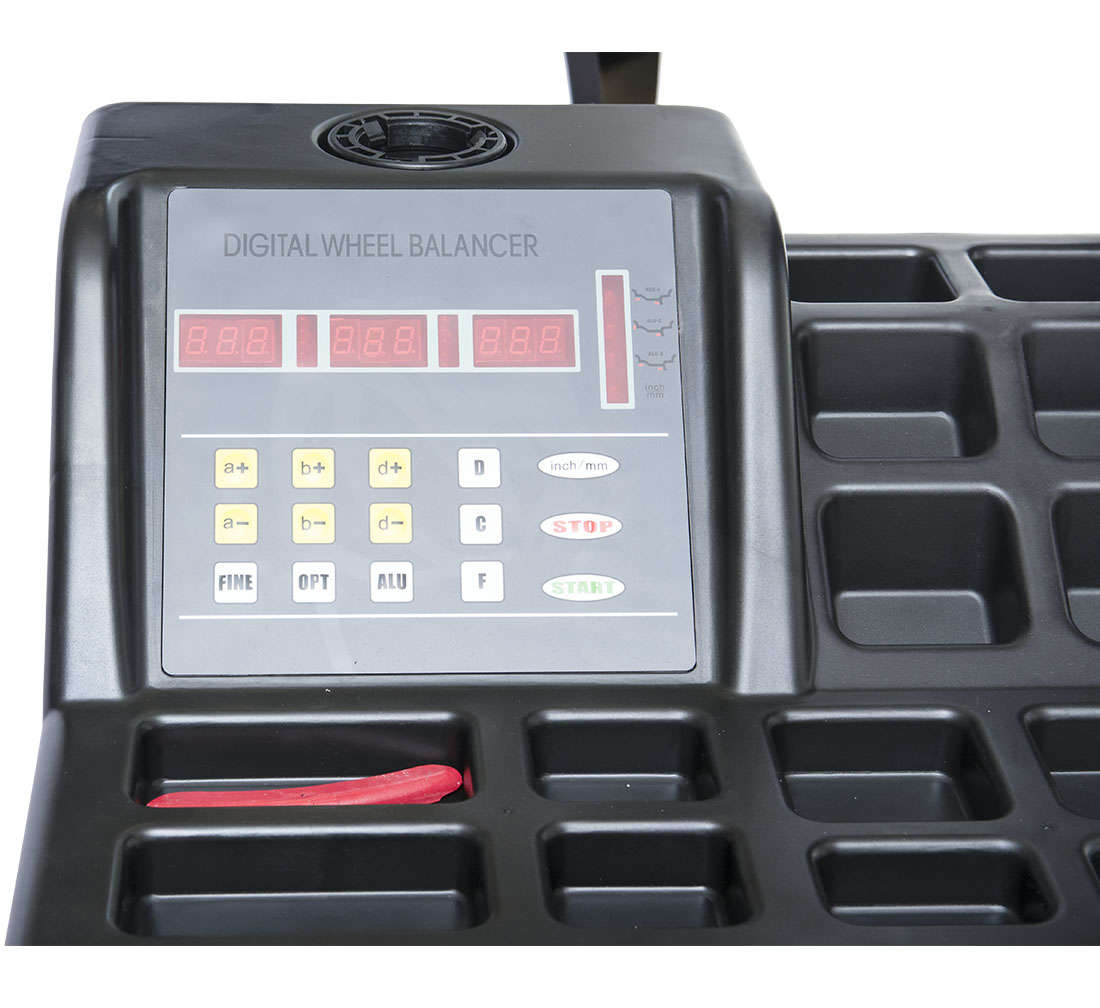 MASINA DE ECHILIBRAT AUTOMATA PENTRU ROTI AUTOTURISME 24" DISPLAY LED REDATS POLONIA