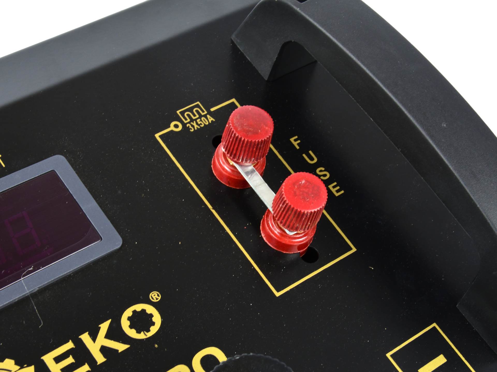 ROBOT PORNIRE BATERIE AUTO CU REDRESOR 550A CLASS 630