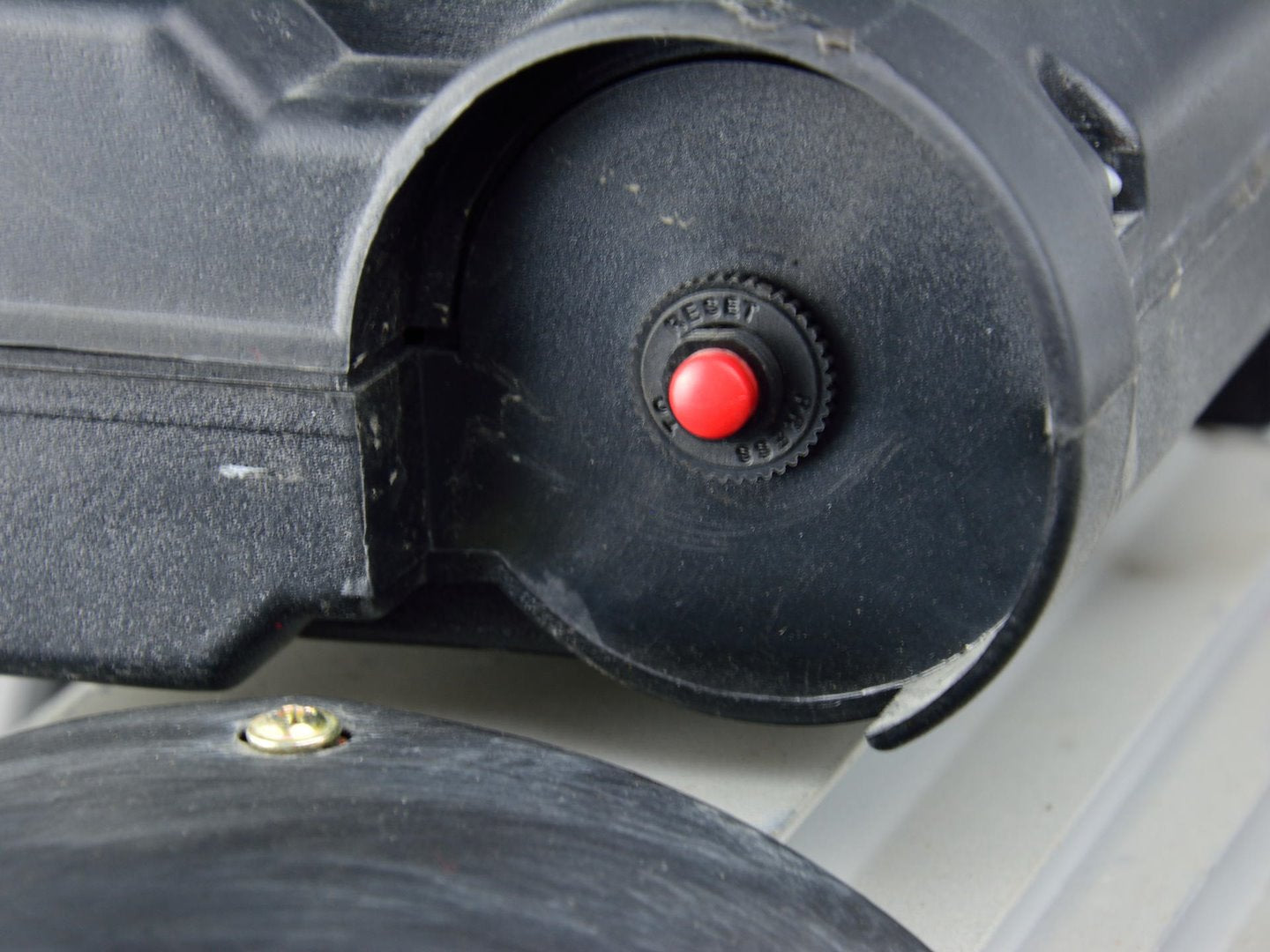 COMPRESOR AER VERTICAL 100L 390L/MIN 220V GEKO