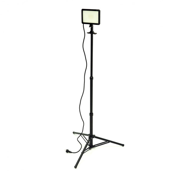 ﻿LAMPA LED 50W 4000 LUMENI CU STATIV TREPIED HBM