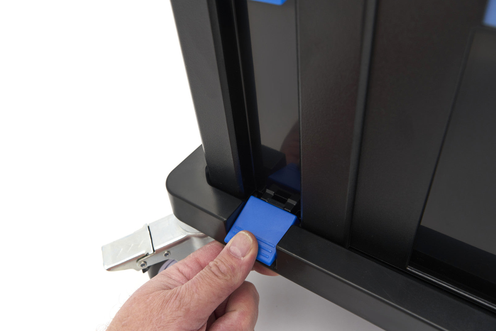 SET CUTII CU SCULE 105 PIESE SI PLATFORMA CU ROTI HBM