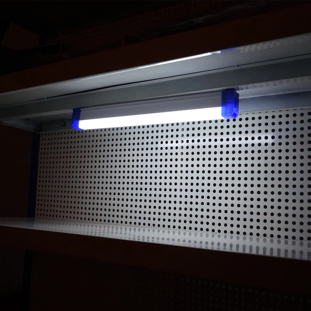 Lampa LED 60W 6500k cu prindere magnetica si acumulator reincarcabil 3600mah 520 x 23 x 38mm IP20