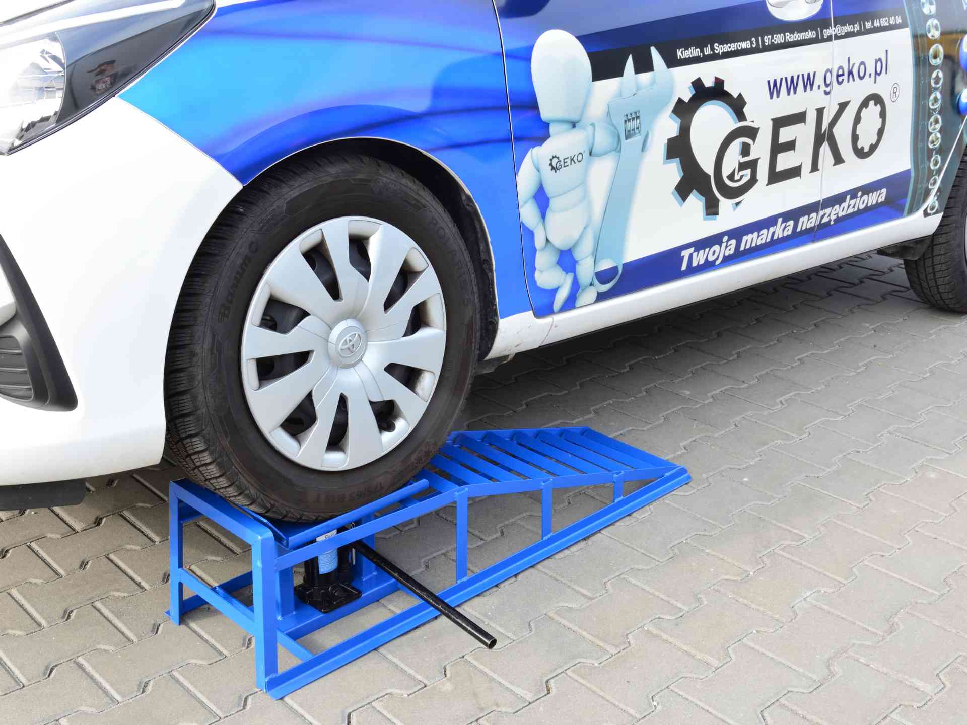 Rampa auto cu elevare hidraulica 2T GEKO