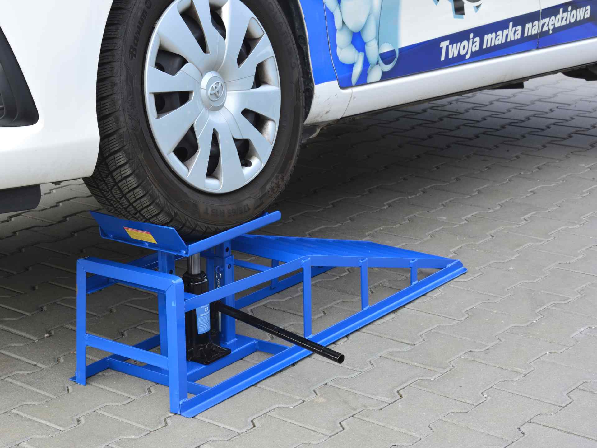Rampa auto cu elevare hidraulica 2T GEKO