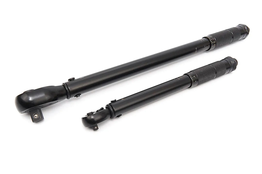 Set chei dinamometrice HBM OLANDA 5 piese, 1/4” (5–25 NM) și 1/2” (28–210 NM), cu prelungitor 125 mm și adaptor