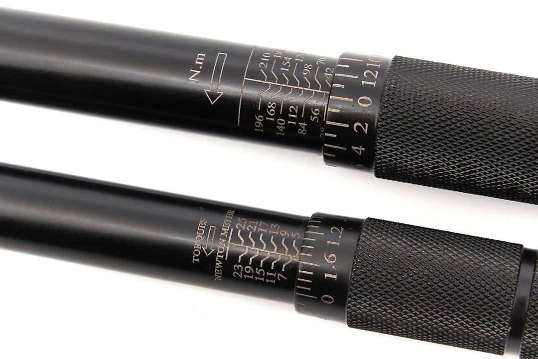 Set chei dinamometrice HBM OLANDA 5 piese, 1/4” (5–25 NM) și 1/2” (28–210 NM), cu prelungitor 125 mm și adaptor