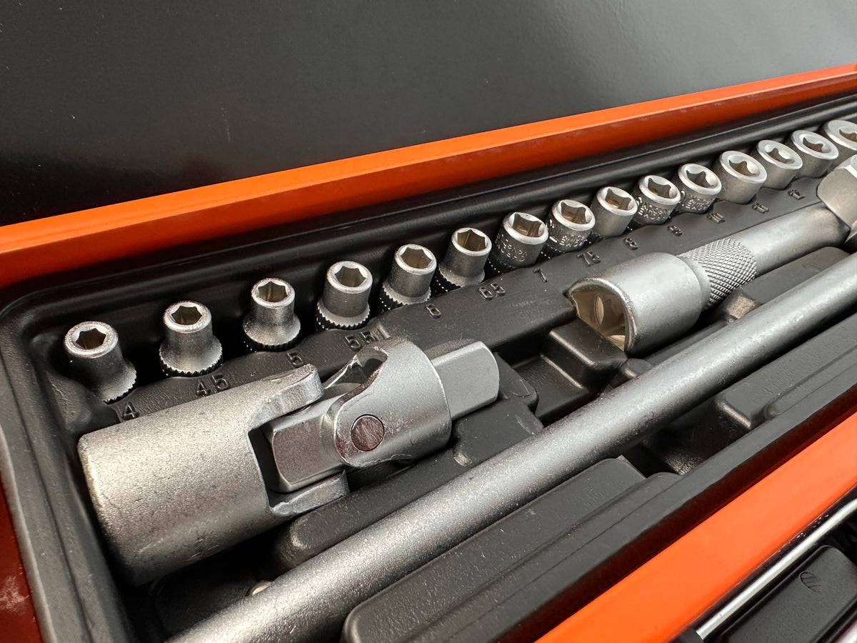 Trusa de scule metalica echipata cu 85 piese GEBO TOOLS